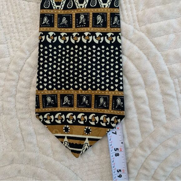 Dino Romaro Geometric Patterned Vintage Handmade Tie - Black and Gold - Picture 4 of 10